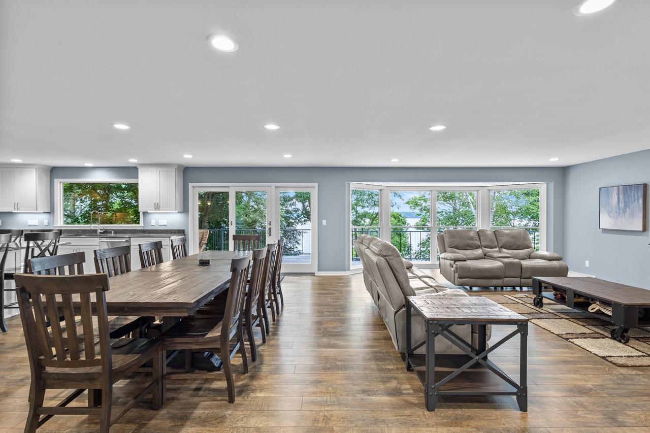 W2250 Oakwood Avenue