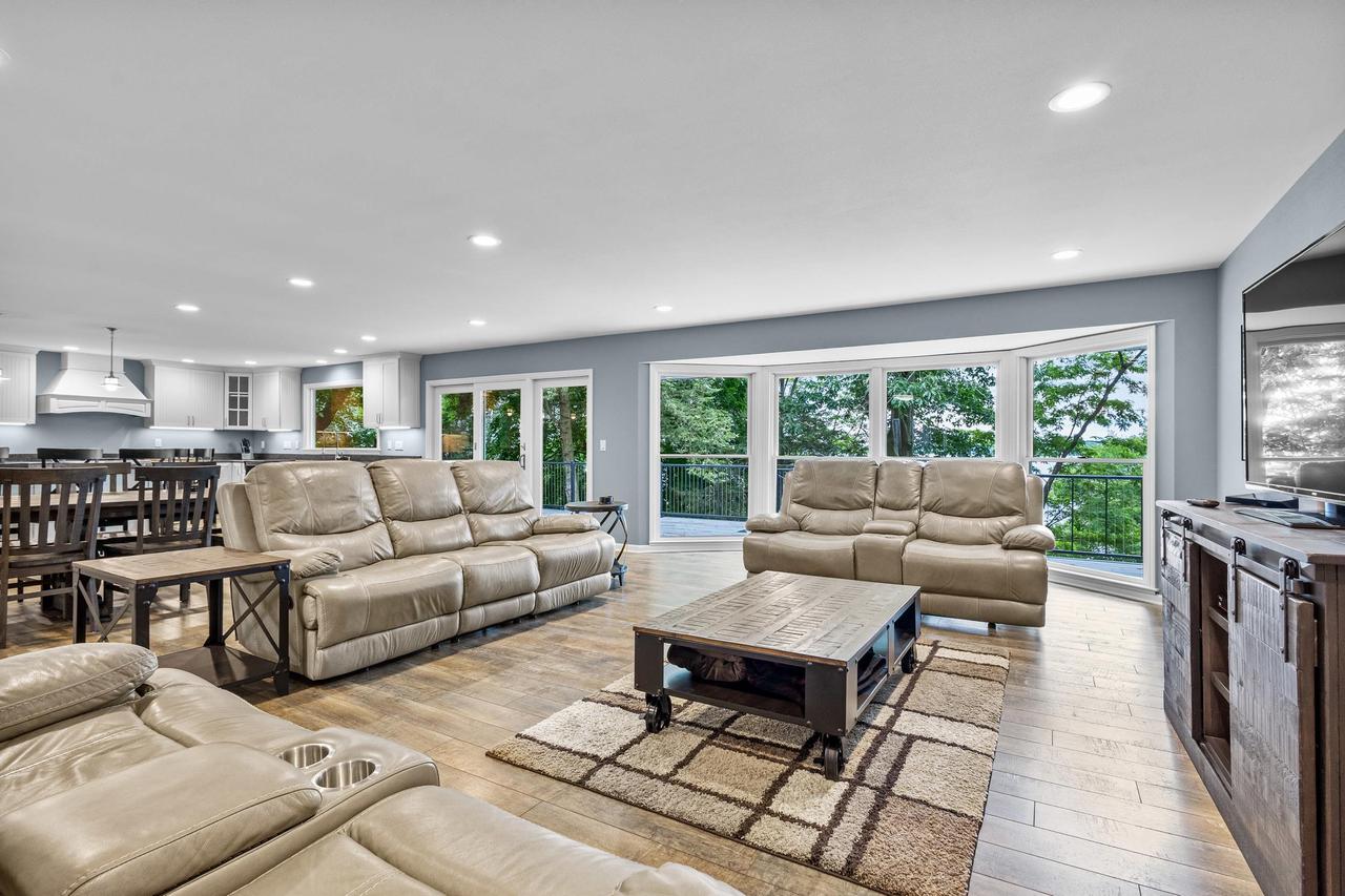 W2250 Oakwood Avenue