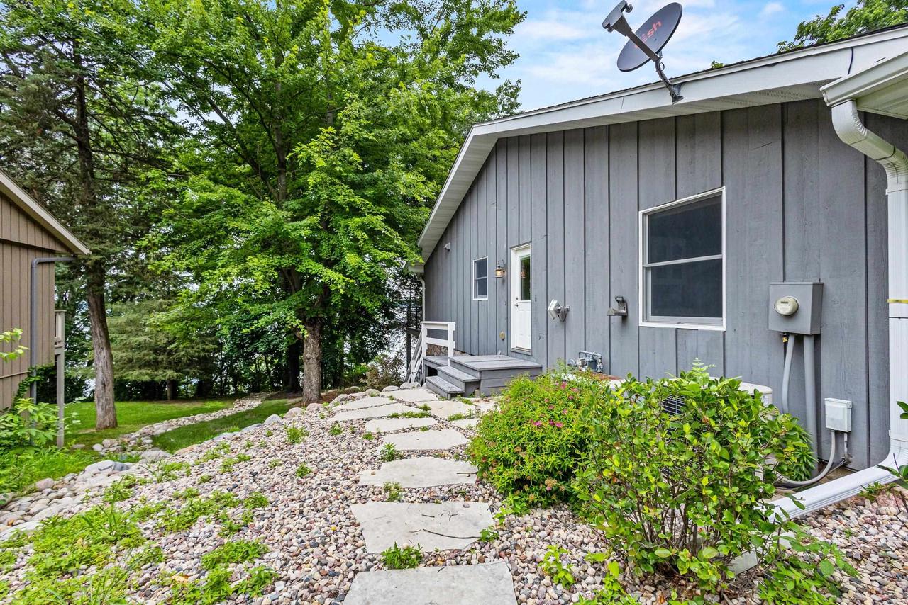 W2250 Oakwood Avenue