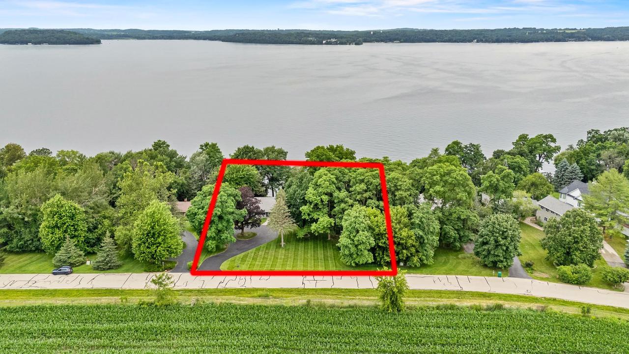 W2250 Oakwood Avenue