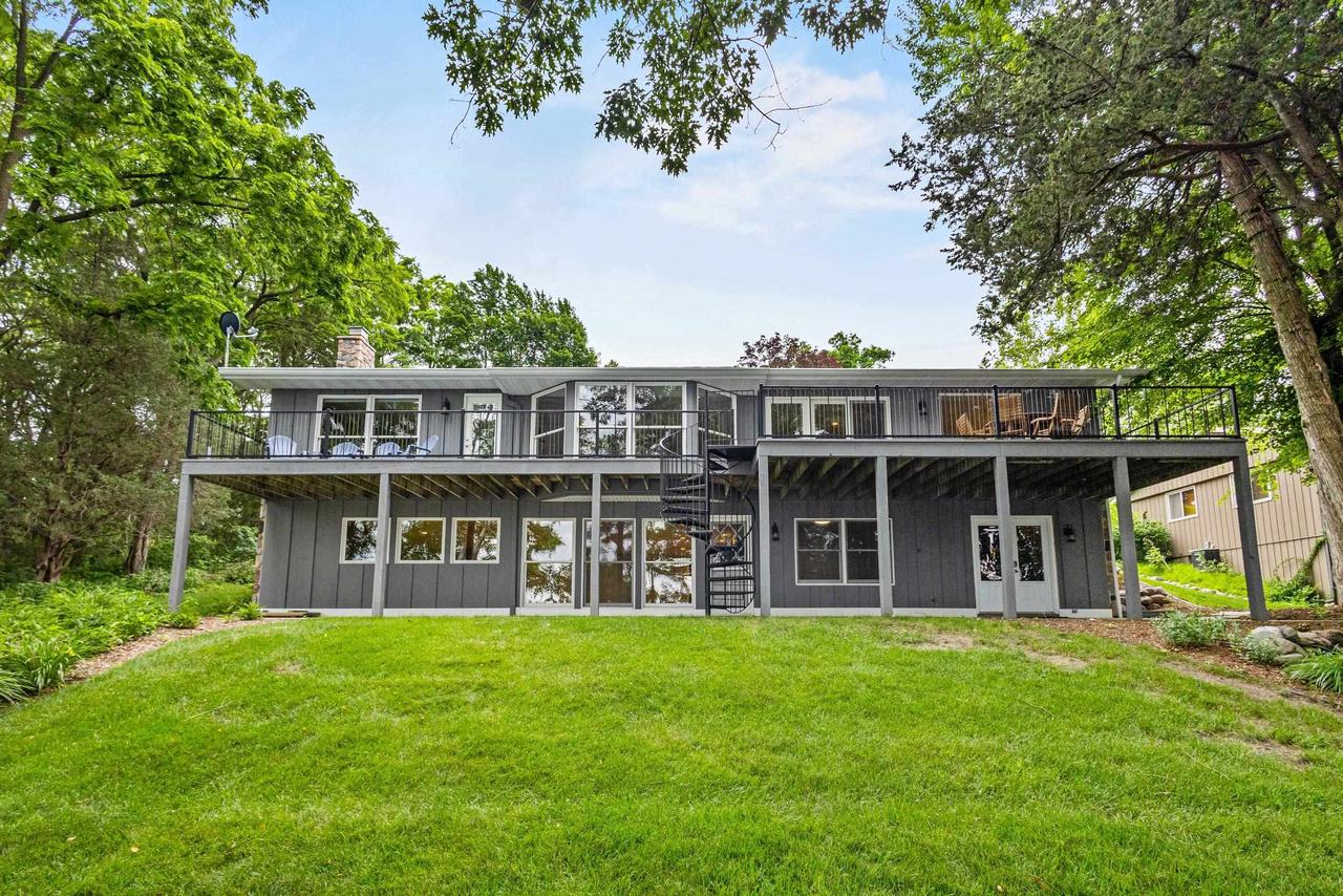 W2250 Oakwood Avenue