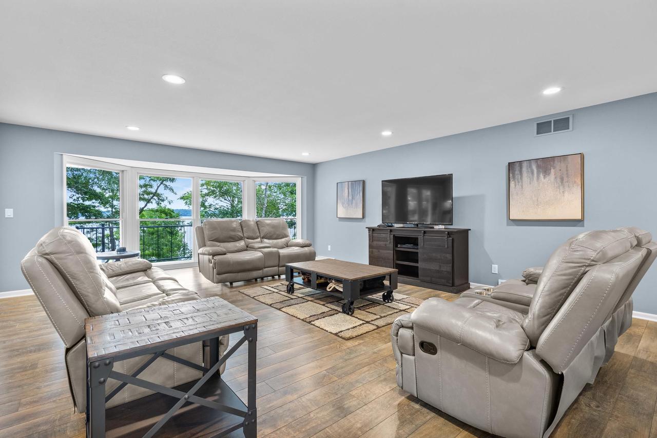 W2250 Oakwood Avenue