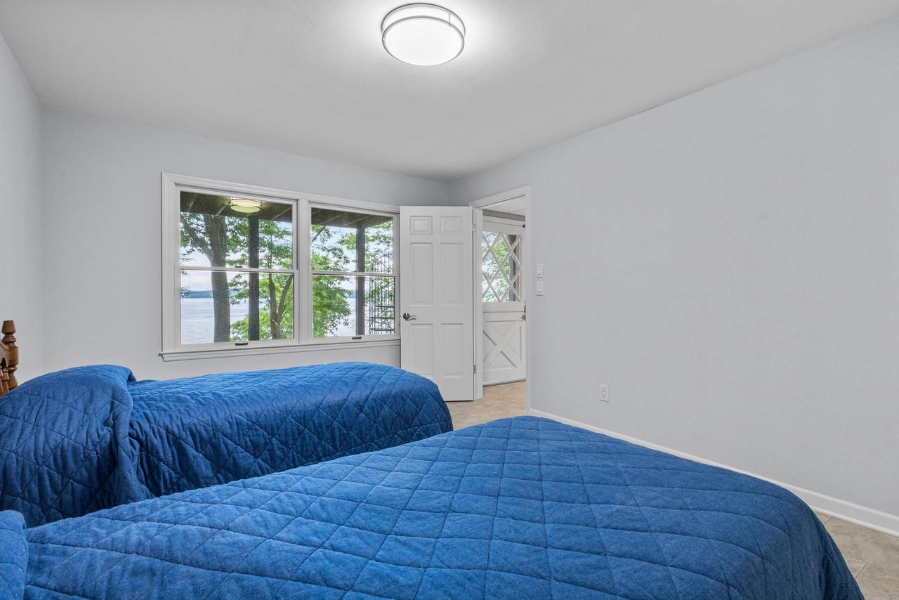 W2250 Oakwood Avenue