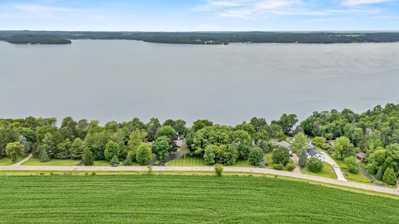 W2250 Oakwood Avenue