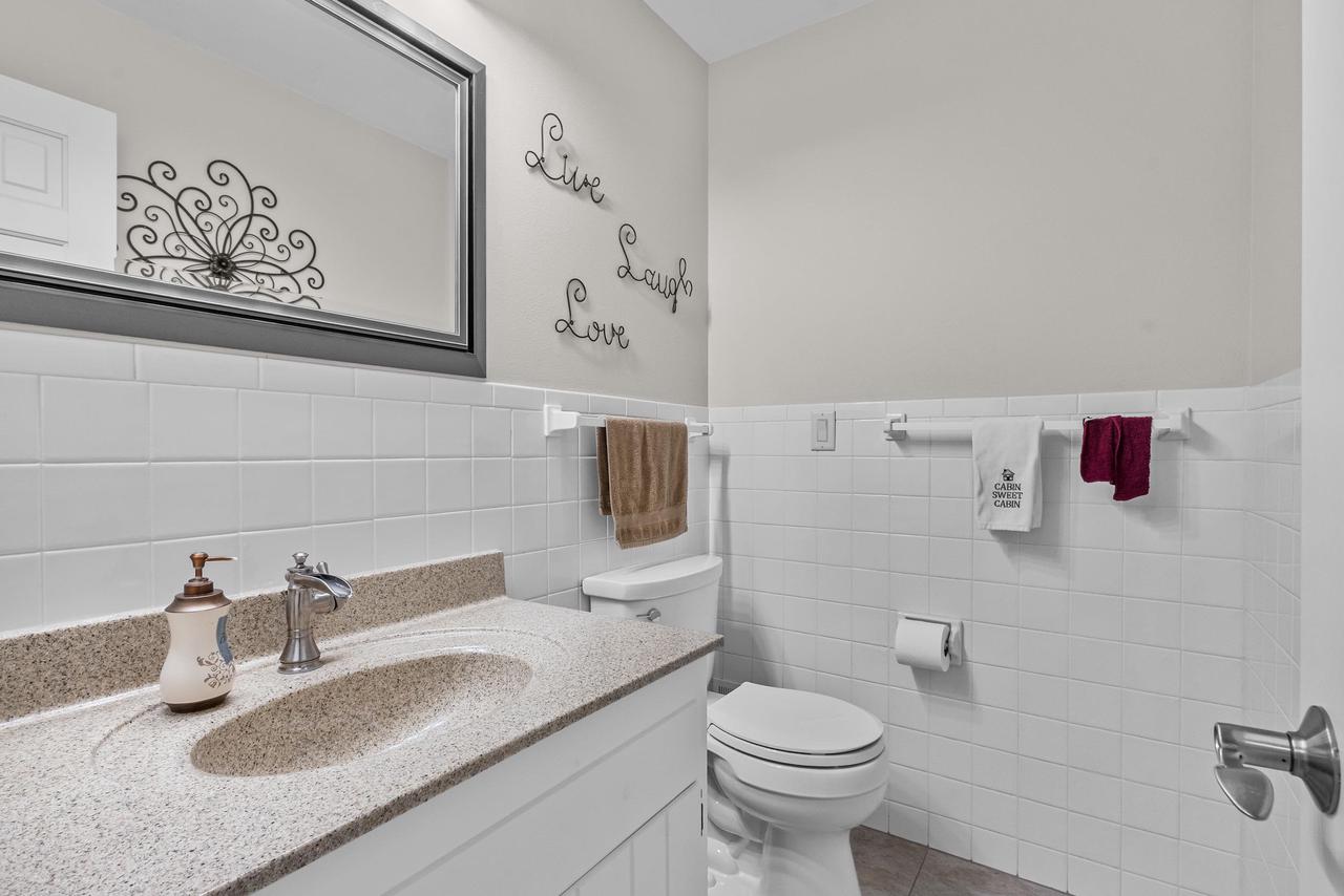 W2250 Oakwood Avenue