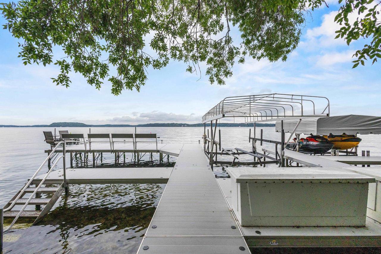 W2250 Oakwood Avenue