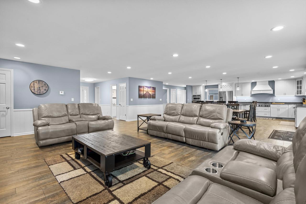 W2250 Oakwood Avenue