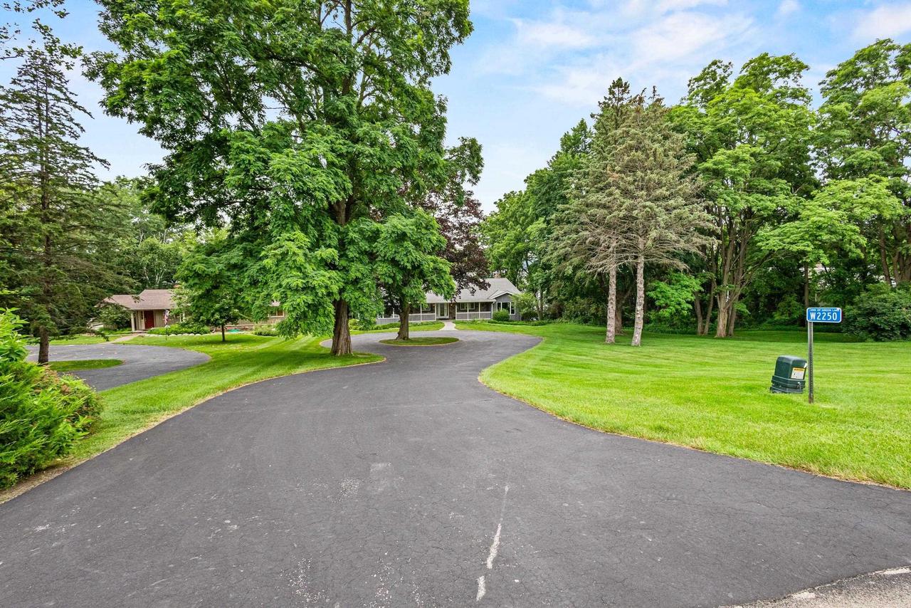 W2250 Oakwood Avenue