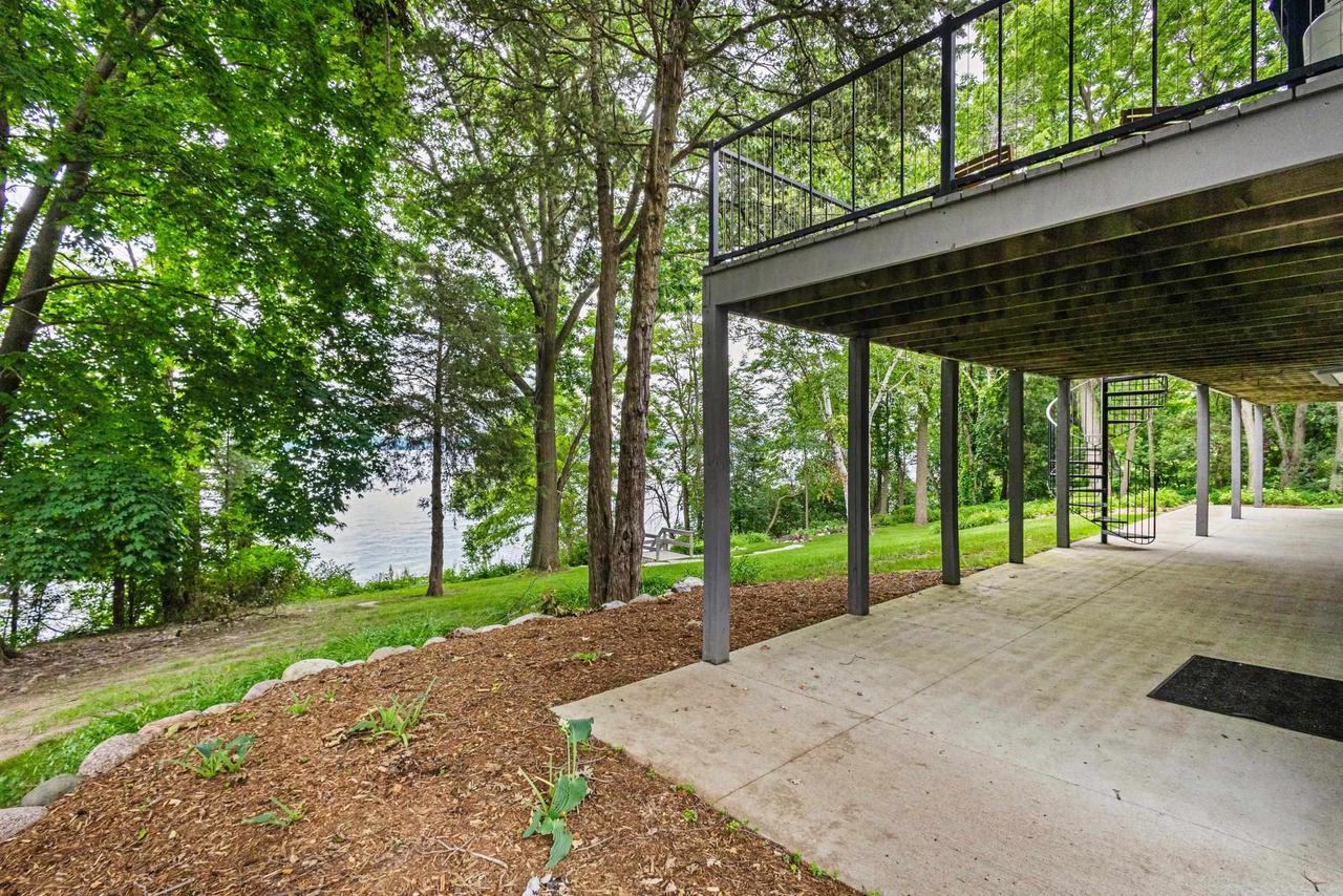 W2250 Oakwood Avenue