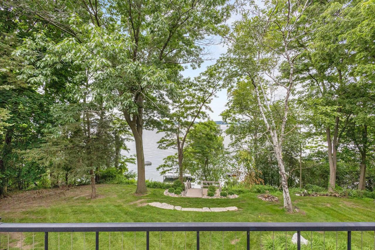 W2250 Oakwood Avenue