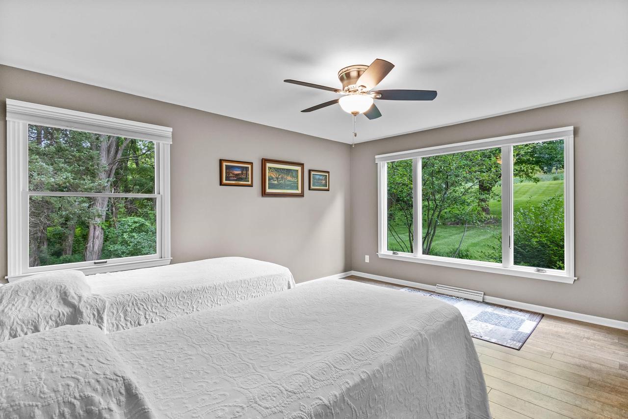 W2250 Oakwood Avenue