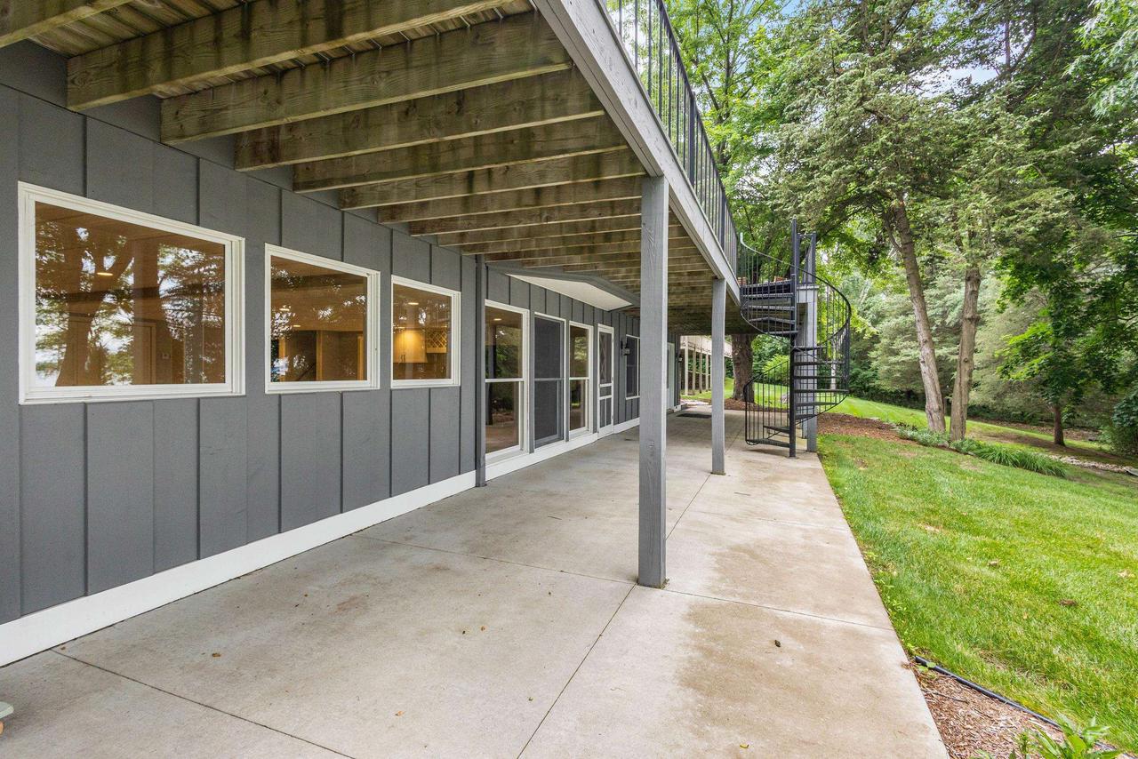 W2250 Oakwood Avenue