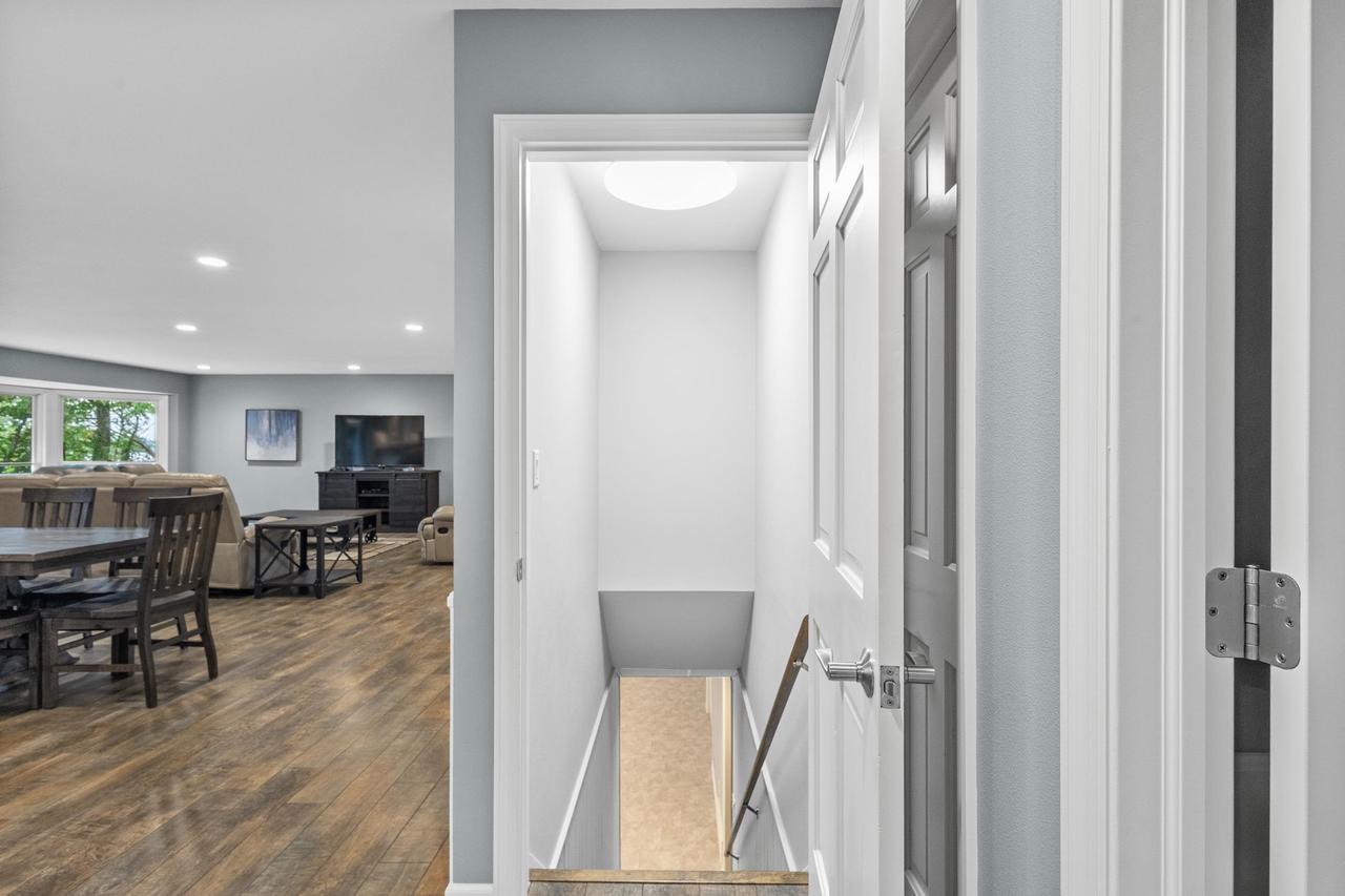 W2250 Oakwood Avenue