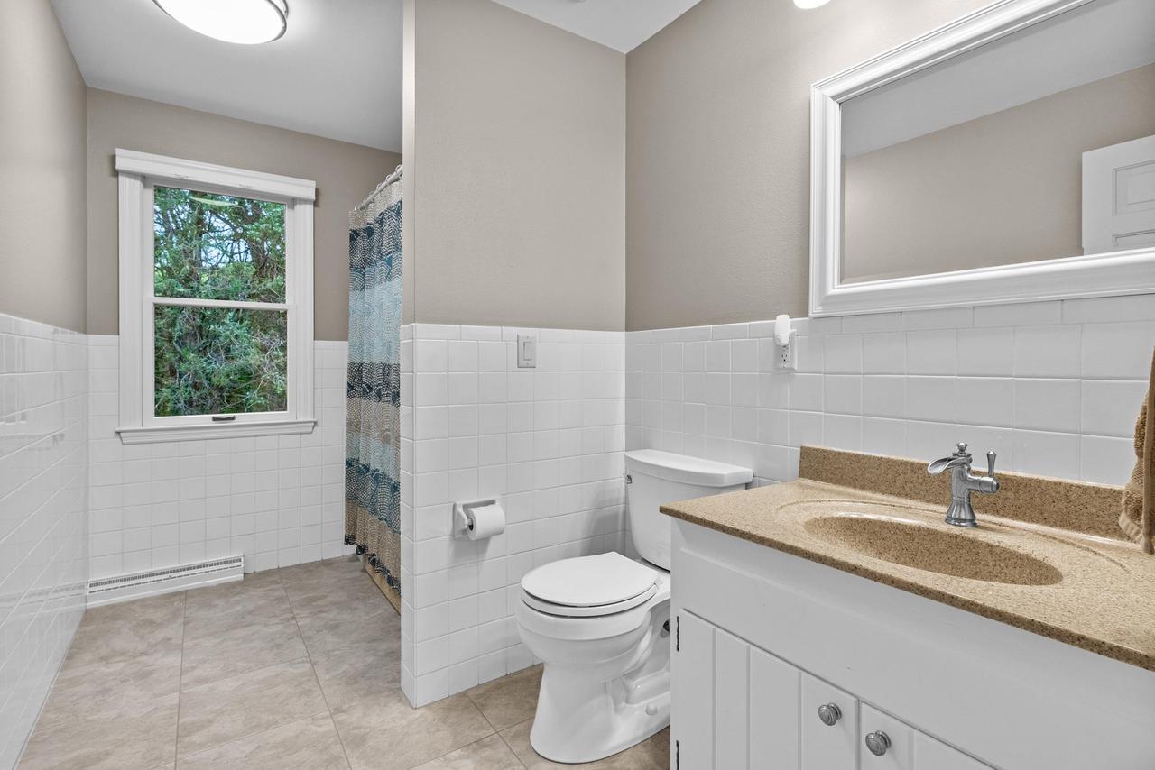 W2250 Oakwood Avenue