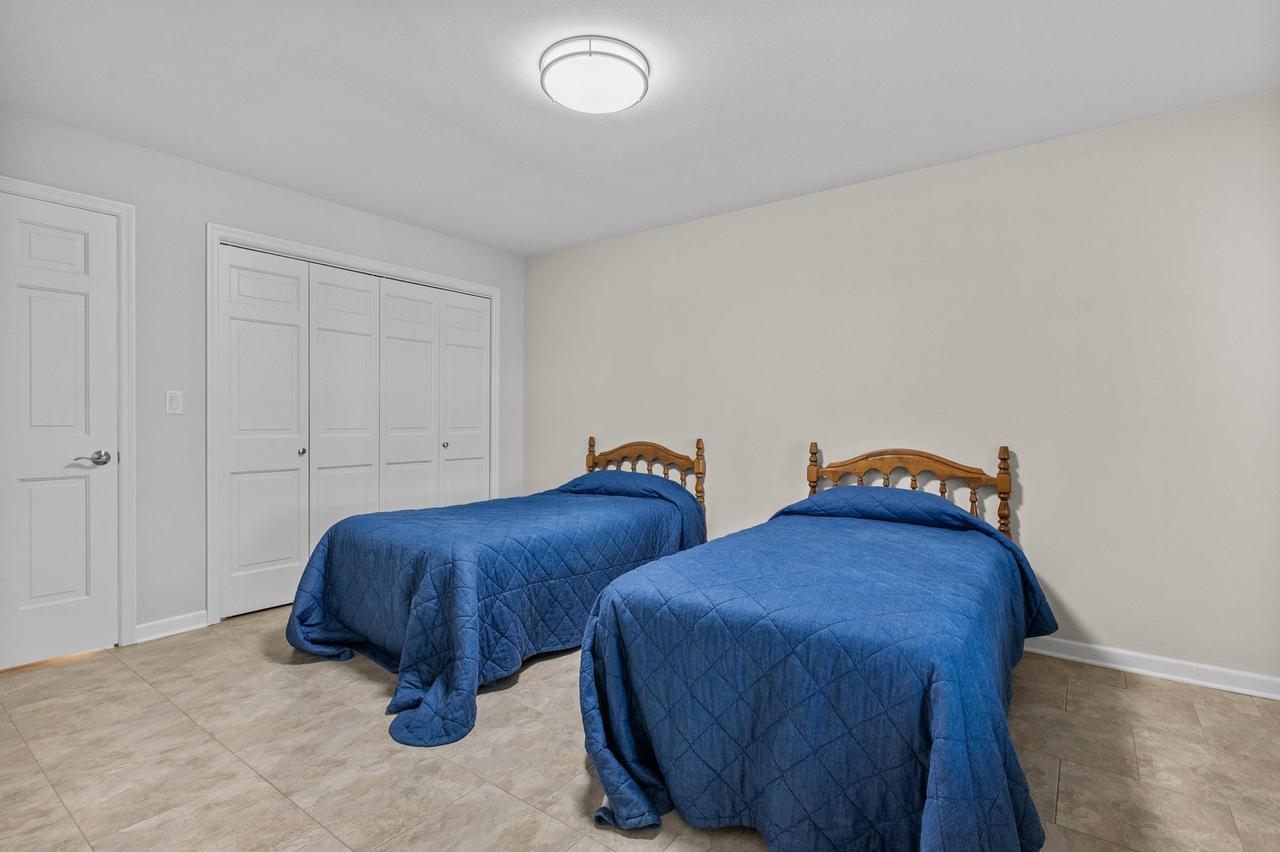 W2250 Oakwood Avenue