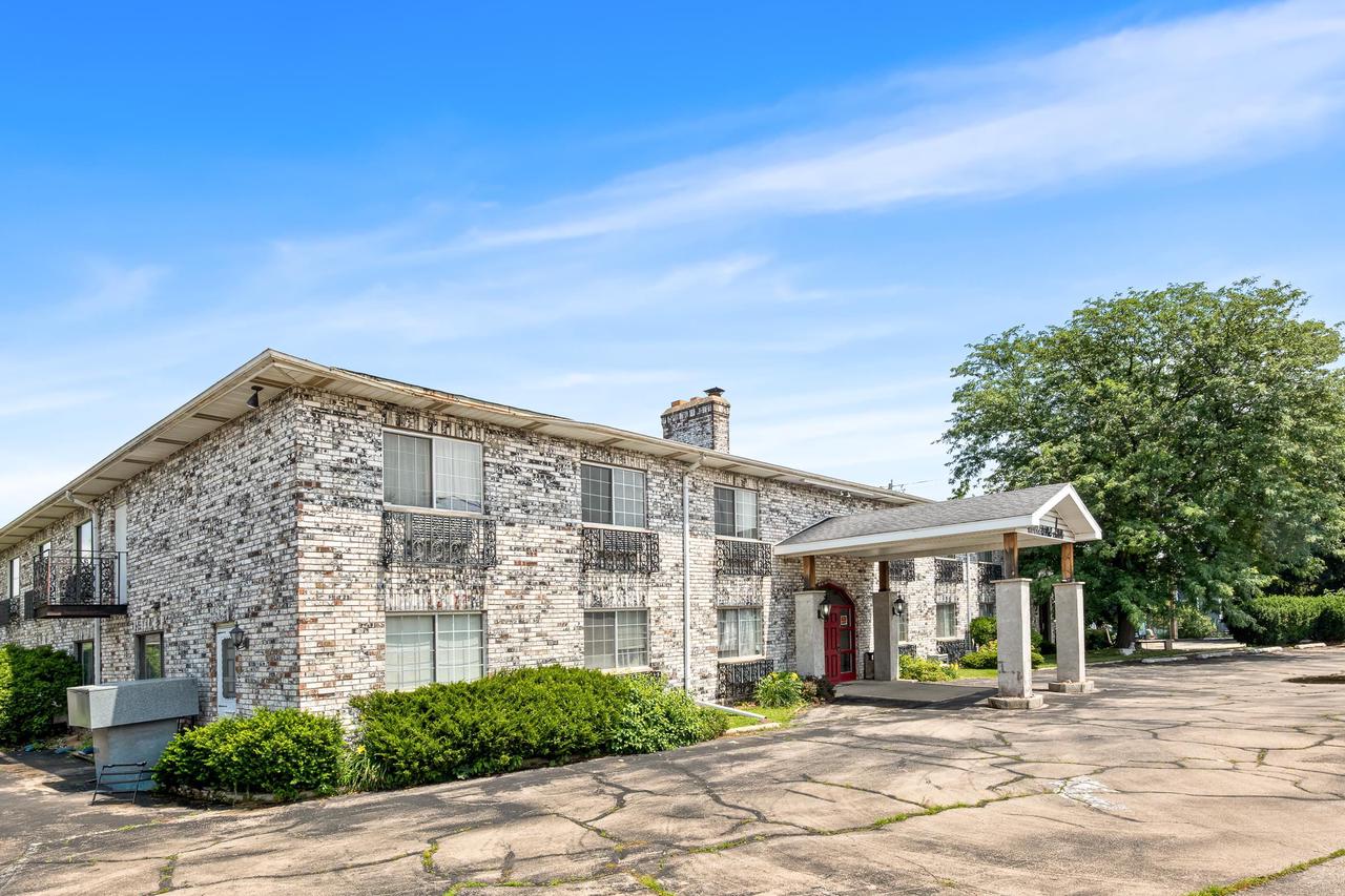 240 East Fond du Lac Street