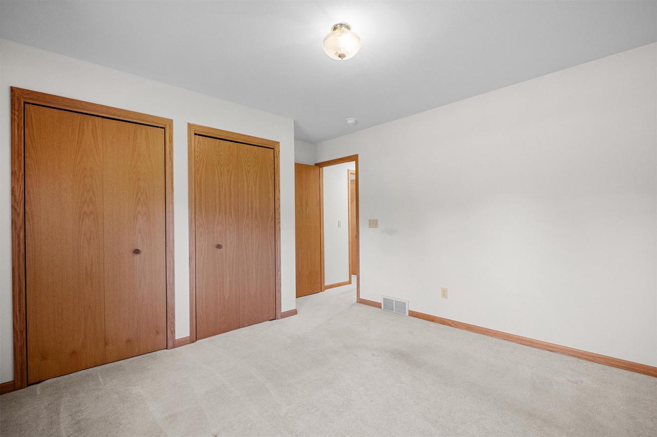 N6009 Heritage Drive 12