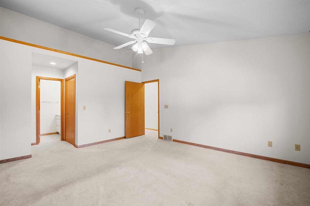 N6009 Heritage Drive 12