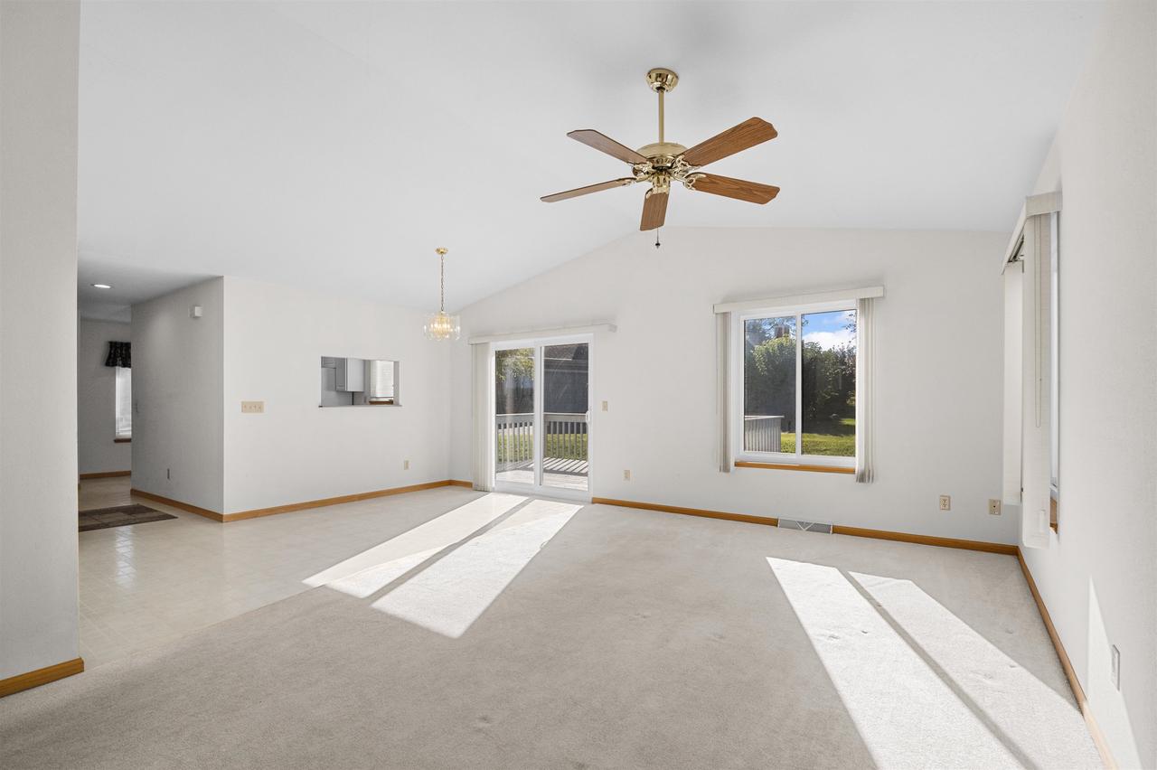 N6009 Heritage Drive 12