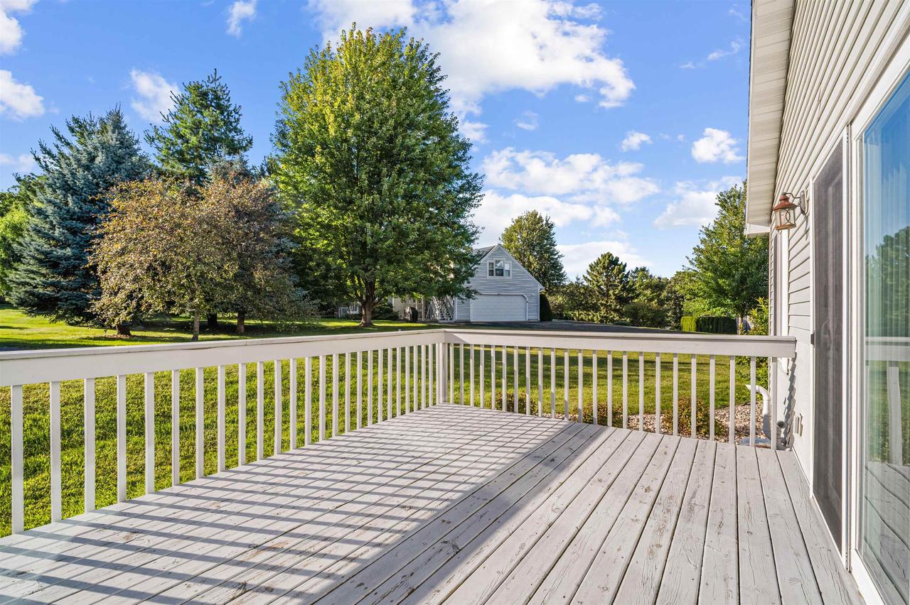 N6009 Heritage Drive 12