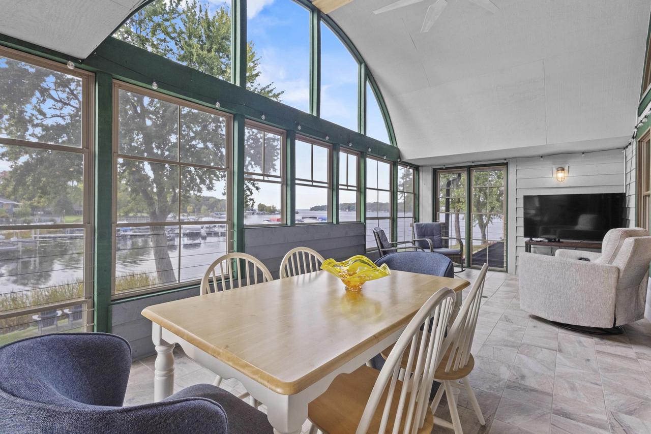 459 Lake Street 206M