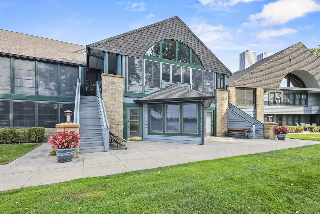 459 Lake Street 206M