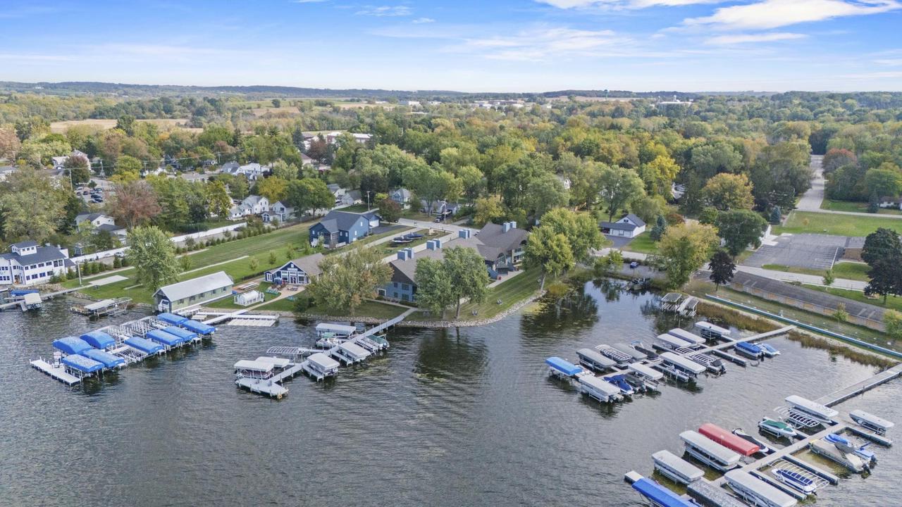 459 Lake Street 206M