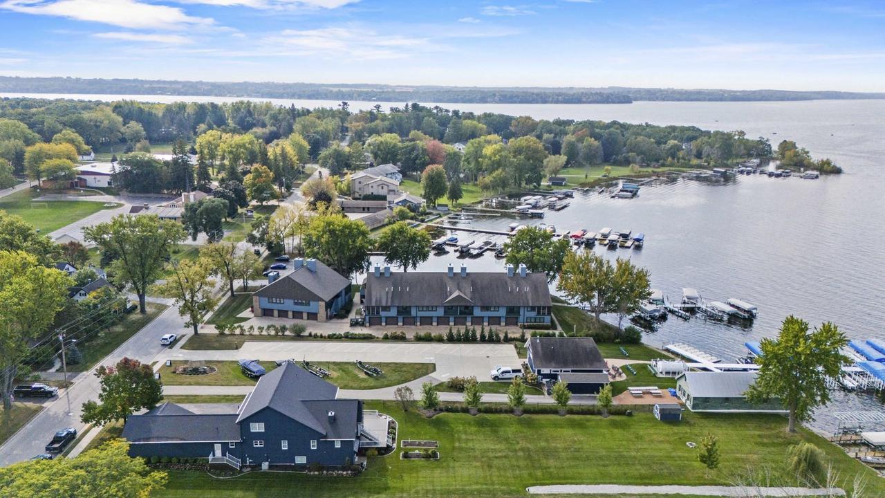 459 Lake Street 206M