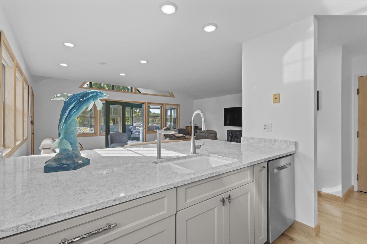 459 Lake Street 206M