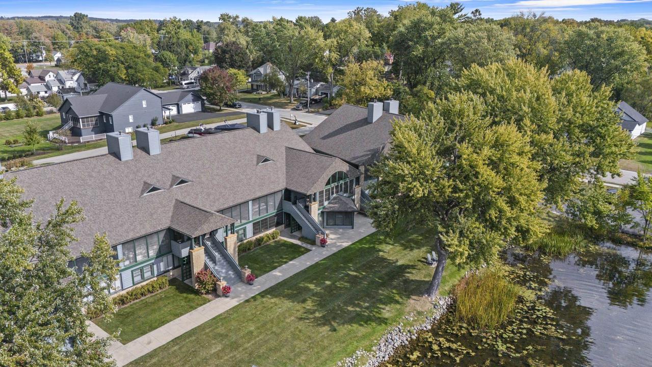 459 Lake Street 206M