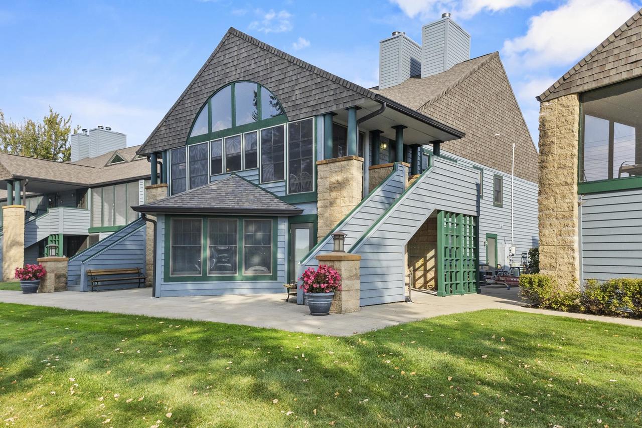 459 Lake Street 206M