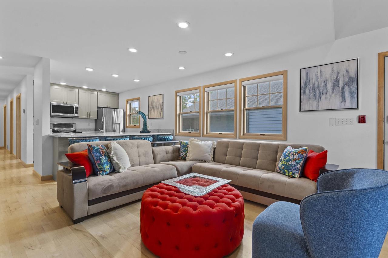 459 Lake Street 206M