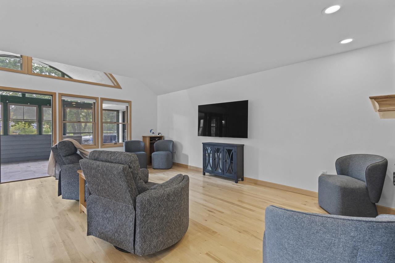 459 Lake Street 206M