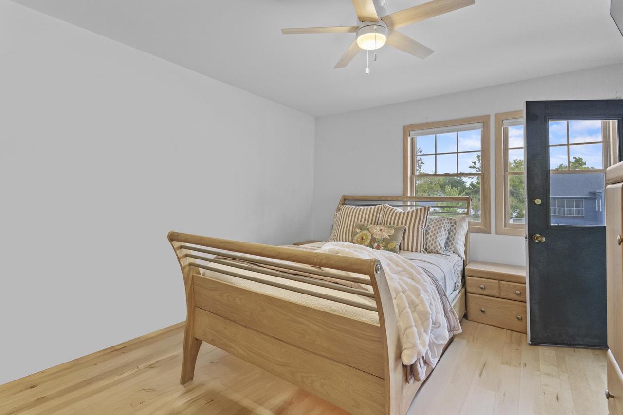 459 Lake Street 206M