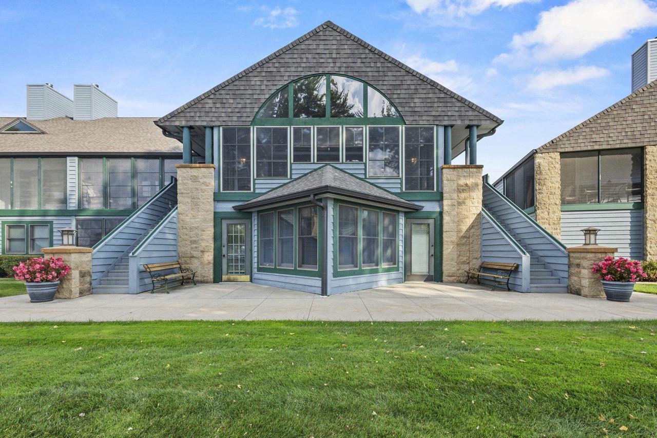 459 Lake Street 206M