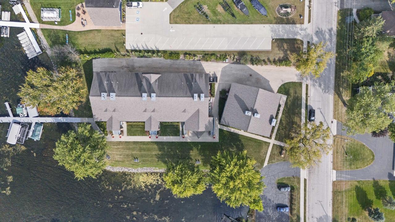 459 Lake Street 206M