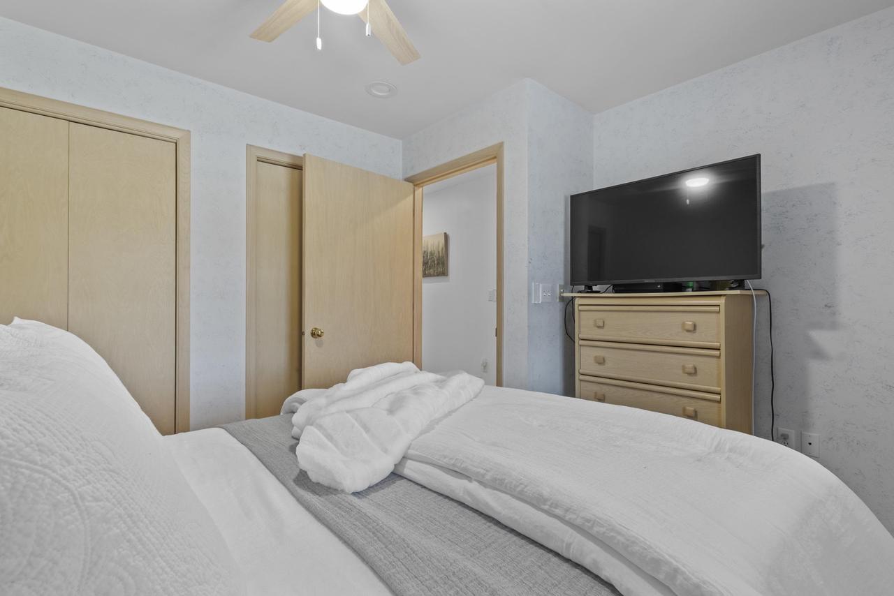 459 Lake Street 206M