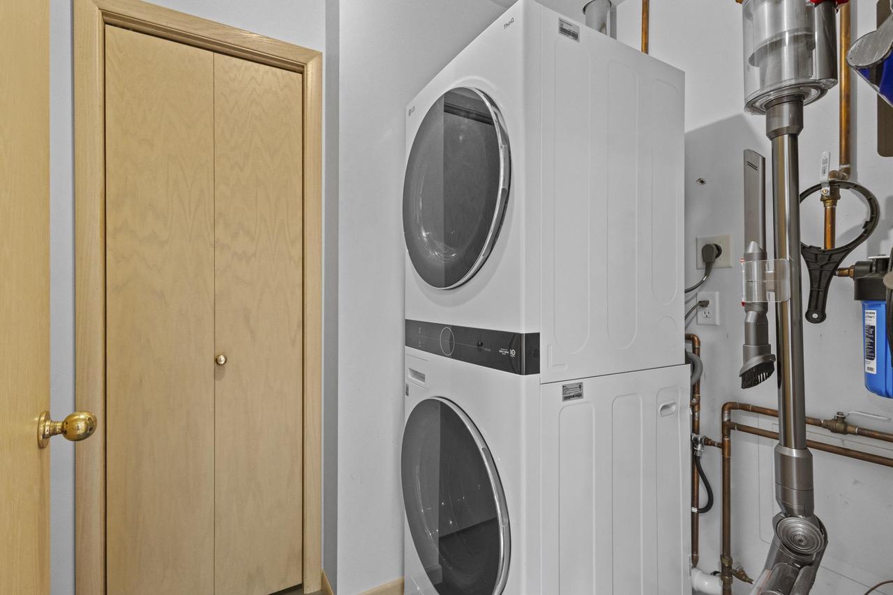 459 Lake Street 206M