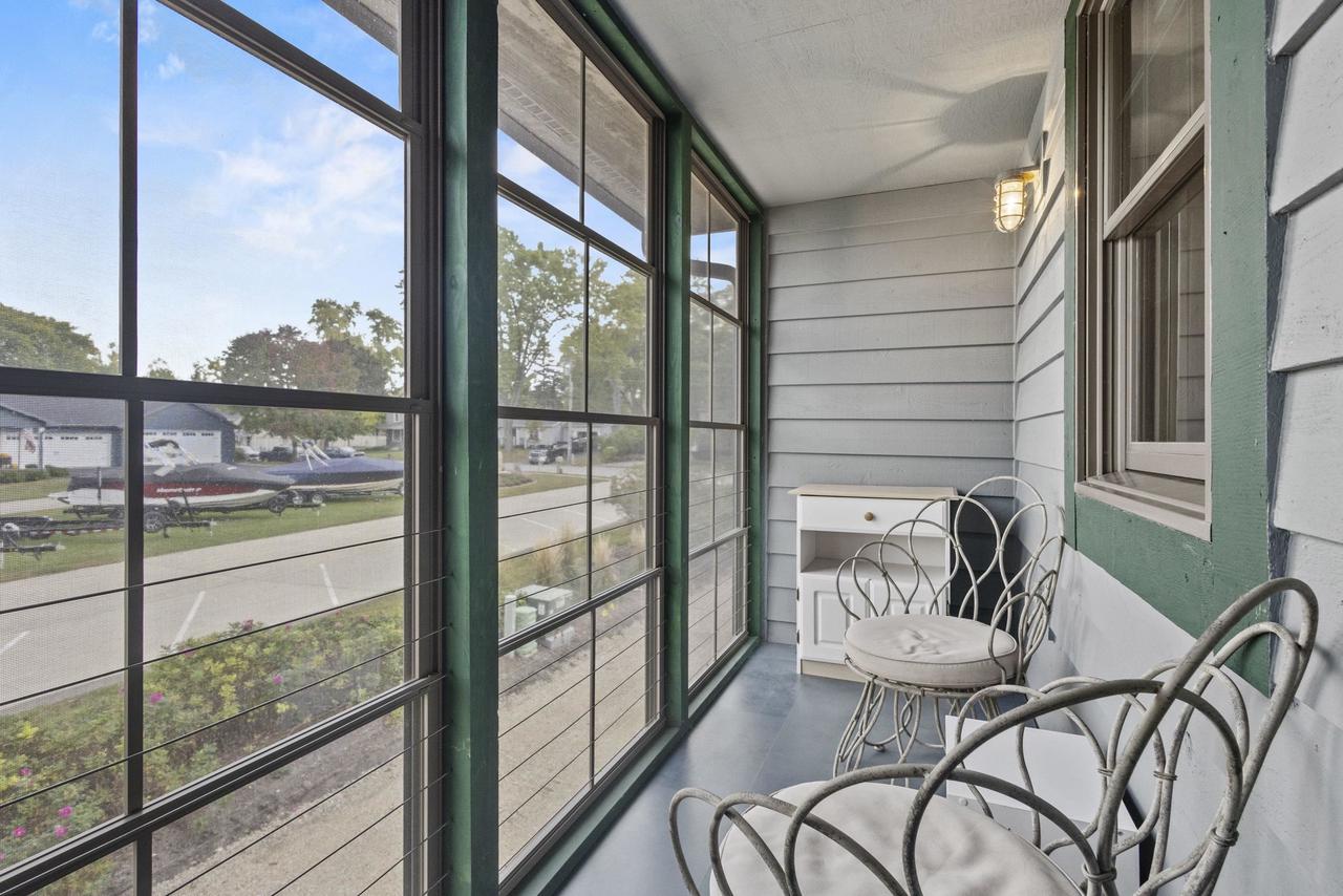 459 Lake Street 206M