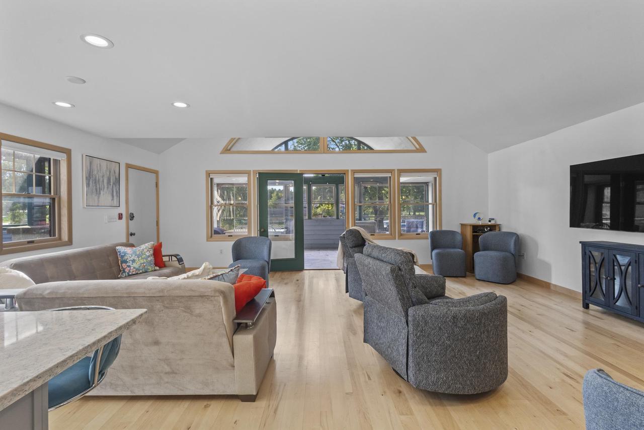 459 Lake Street 206M