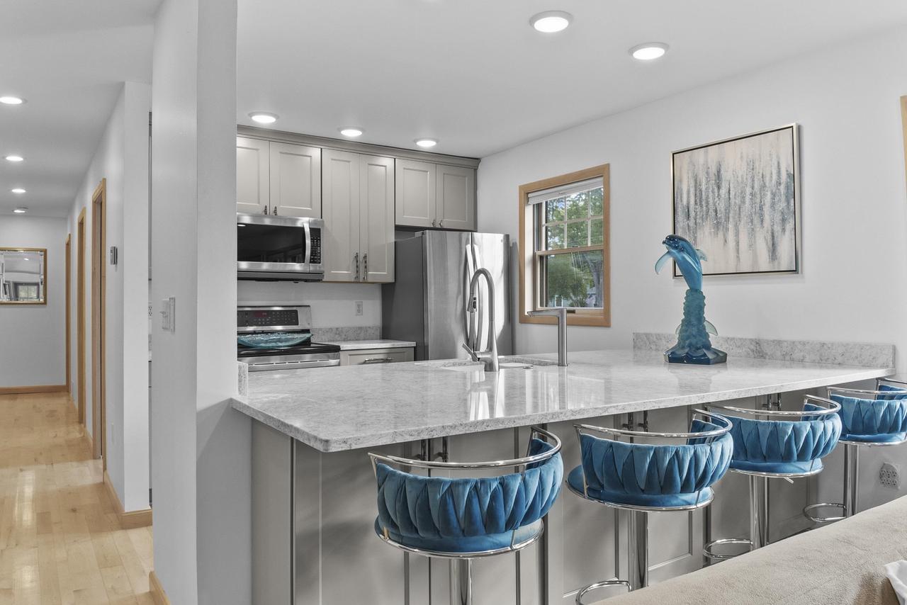 459 Lake Street 206M