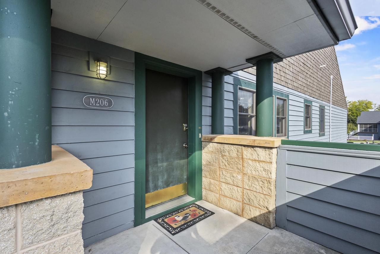 459 Lake Street 206M