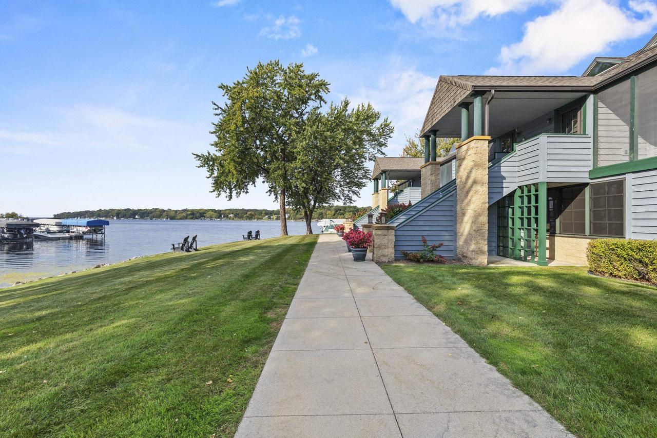 459 Lake Street 206M