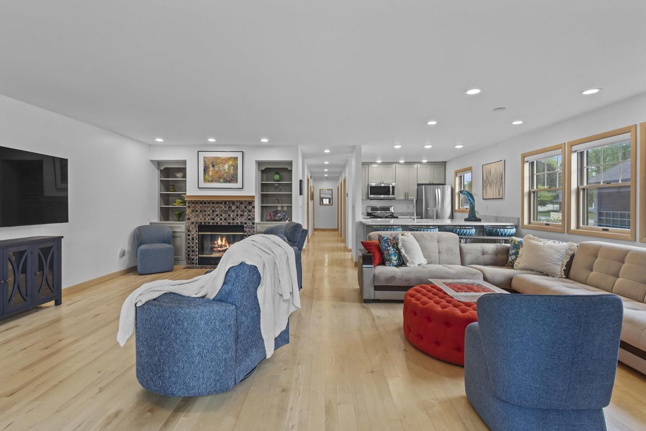 459 Lake Street 206M