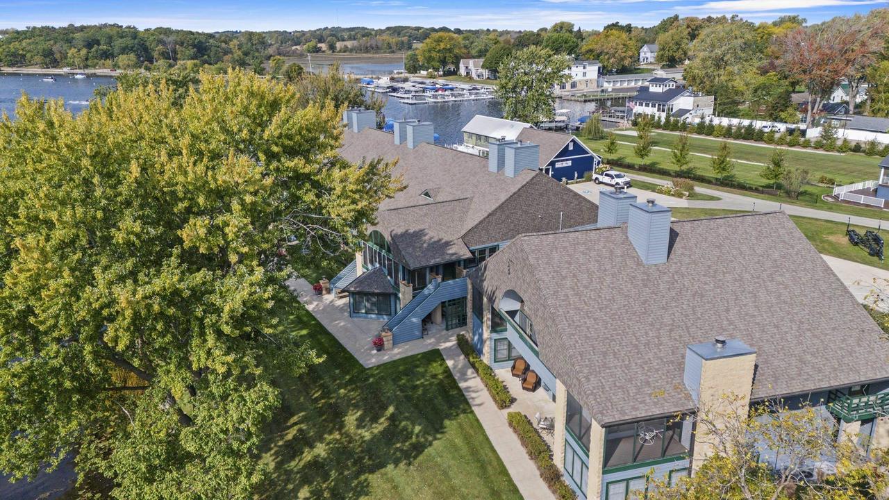 459 Lake Street 206M