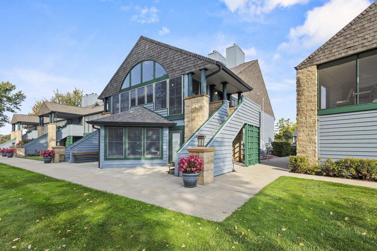 459 Lake Street 206M