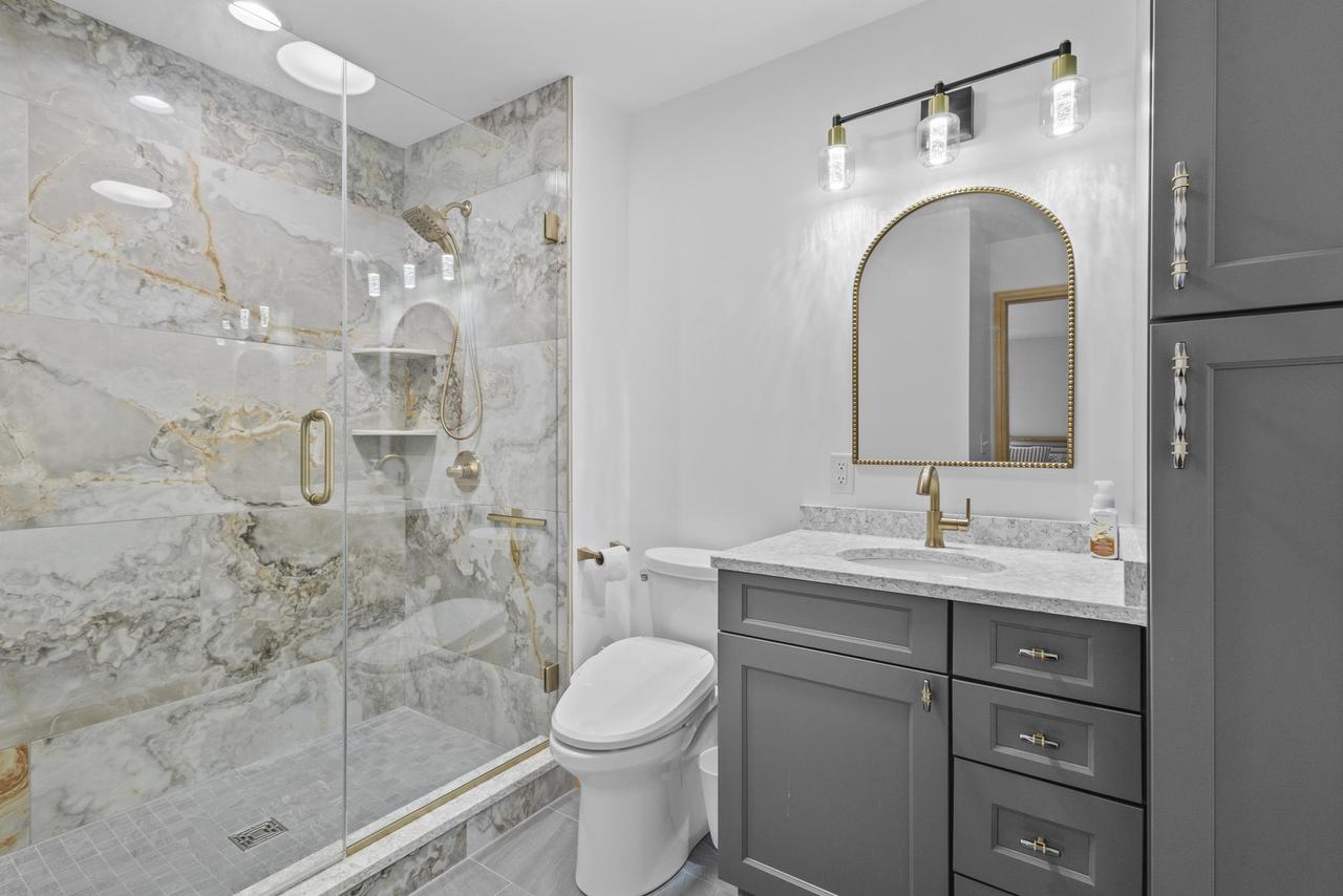 459 Lake Street 206M