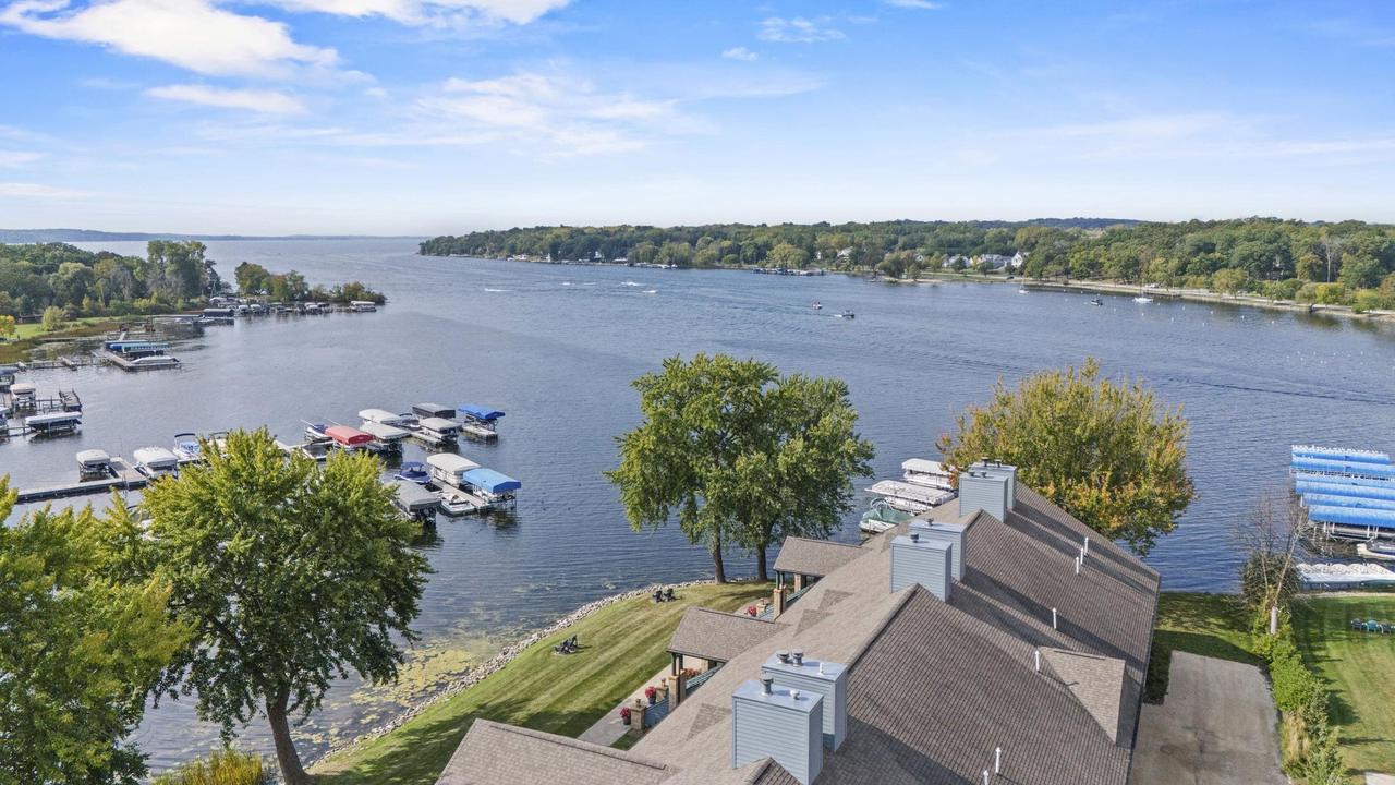 459 Lake Street 206M