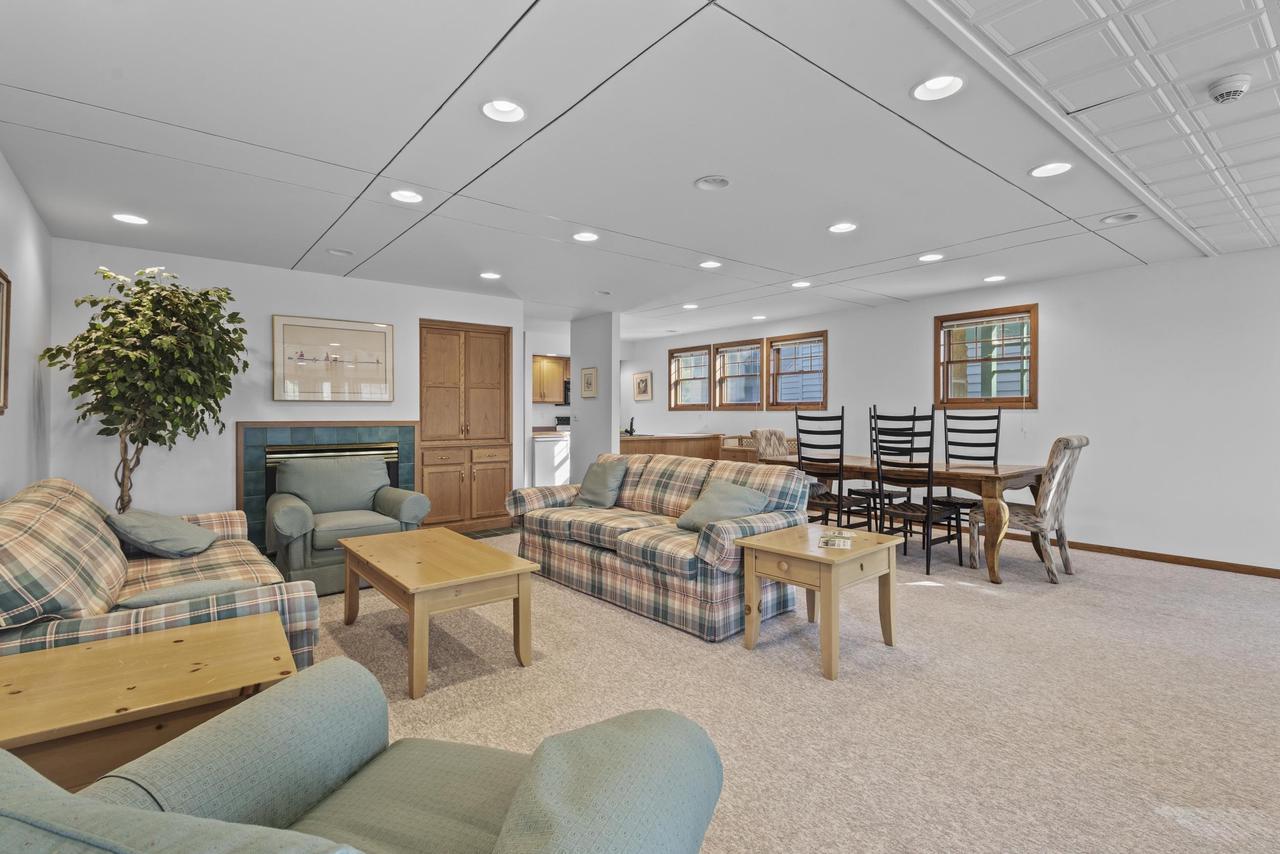 459 Lake Street 206M