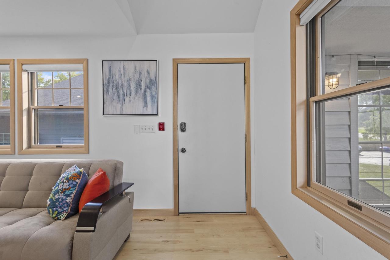 459 Lake Street 206M